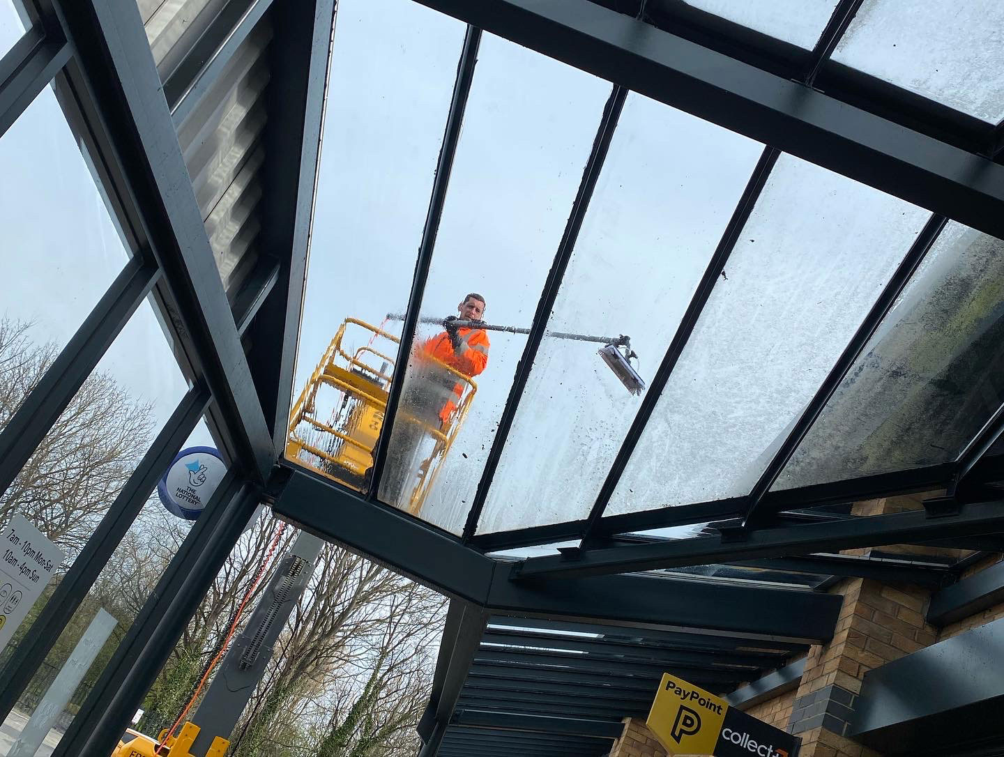 Cleaning a glass roof